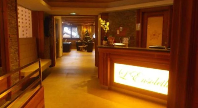 Hôtel LEnsoleillé, Забронировать Отель Ла-Шапель-д'Абонданс Порт дю Солей, рядом с Горнолыжный курорт Ла Шапель-д Абонданс