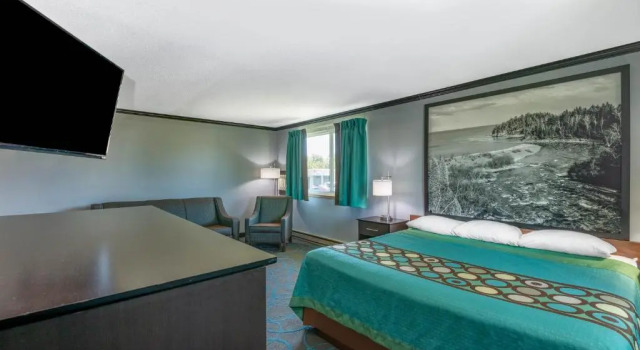 Suite Super 8 by Wyndham Duluth