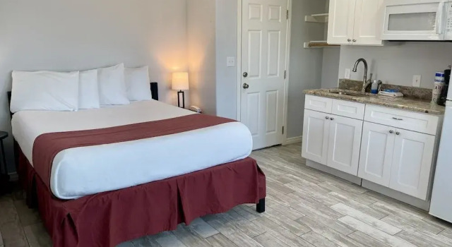 Beachgate Condo Suites And Hotel 217+219 2 Bedroom Condo
