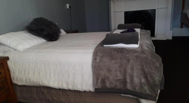 Lady Bowen Bed & Breakfast