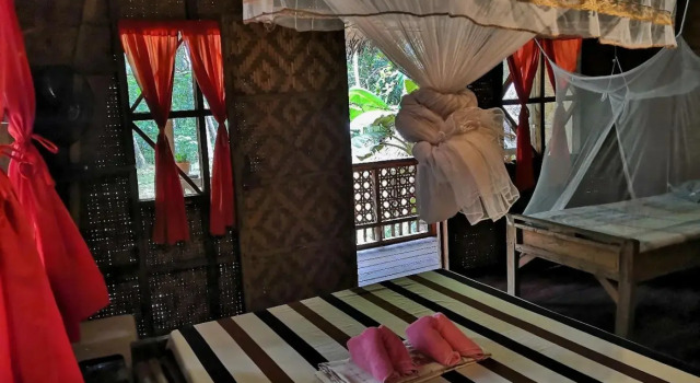 Nuts Huts, Đặt Khách sạn Loboc Bohol