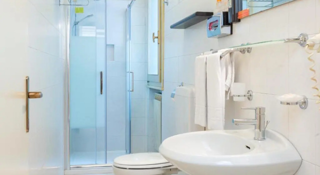 Трёхместный номер Standard Hotel University