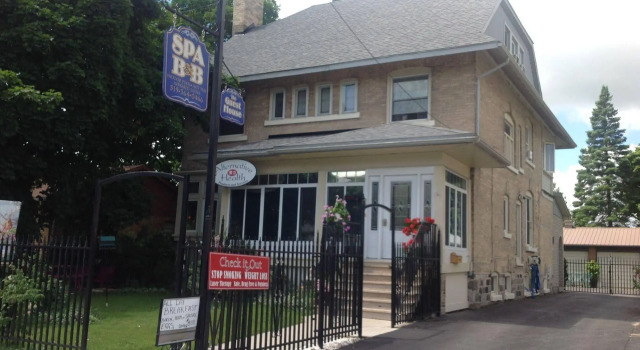 10th Avenue Guest House & Suites, Foglalás Panzió Hanover Grey County