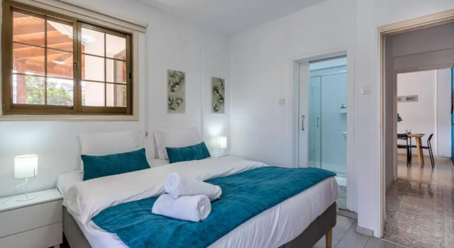 Azure 2-BR W/Terrace in Larnaca, Book Hotel Larnaka Larnaca Region