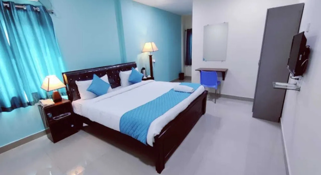 Двухместный семейный люкс c 1 комнатой Hotel Prime Classic ,Airport Zone,Shamshabad