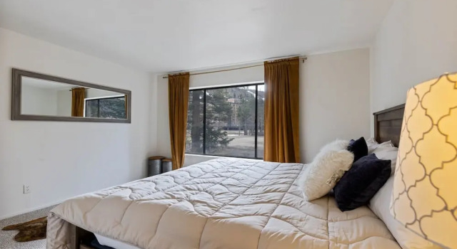 Luxurious 2 Bedroom Base Camp Condo - Steps from Kirkwood Village 2 Condo by RedAwning, Забронировать База отдыха Кирквуд штат Калифорния, рядом с The Wall
