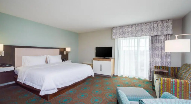 Люкс с балконом Hampton Inn & Suites Chincoteague-Waterfront, Va