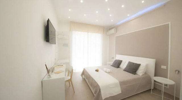 Двухместный номер Business с балконом и с видом на внутренний двор Chérie B&B - Salerno