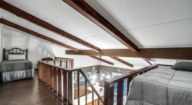 Renovated Waterfront w Dock, Sleeps 11, Забронировать Отель Лейкуэй Greater Austin, рядом с Загородный клуб Лейкуэя