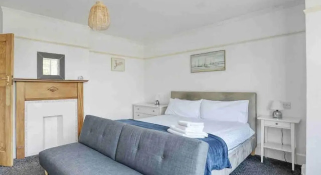 Beautifully Furnished Home - 5 Minutes to the Sea!, Забронировать Отель Уэртинг Западный Суссекс
