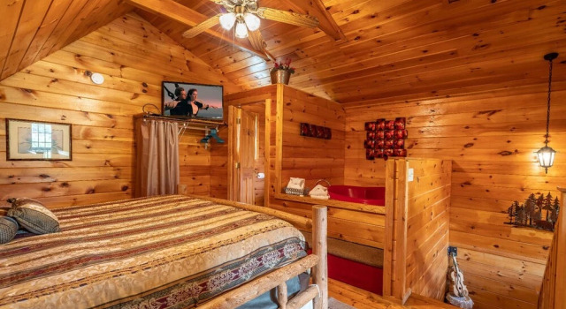 Bears Turkeys and Deer OH MY by Heritage Cabin Rentals, Rezerwuj Hotel Hotele w New Era z parkingiem, Parking