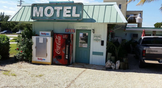 Royal Hawaiian Motel/Botel, Забронировать Мотель Ки-Колони-Бич Маратон, рядом с Great White Heron National Wildlife Refuge