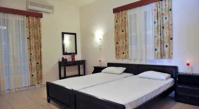 Ionion Studios, Prenota Hotel Kanali 