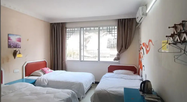Трёхместный номер Standard Yangshuo How Flowers Hostel & Party Coliving Coworking Nomads