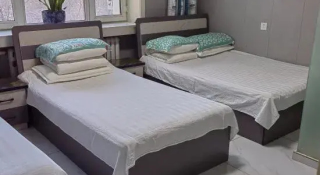 Кровать в общем номере Dahua Hotel (Harbin Medical University Second Hospital)