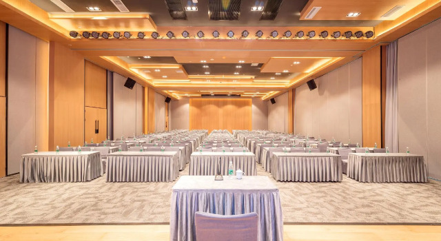 Ueasy Hotel The Mixc, Забронировать Отель Бизнес-отели Цинсю, 4* 5*