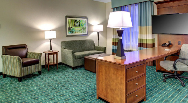 Четырёхместная студия Hampton Inn and Suites Coconut Creek