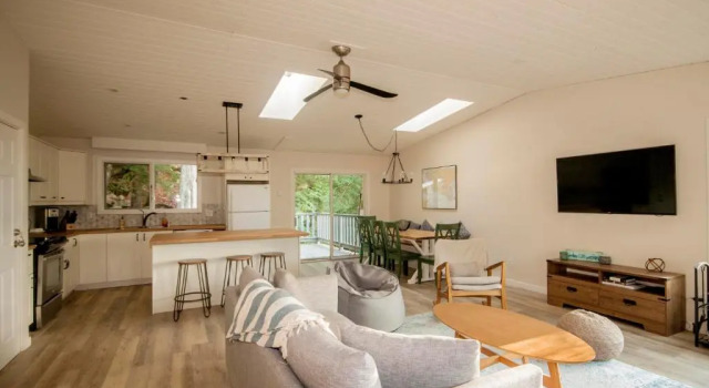 Cedar Creek Cottage 4BR - Welcome to Your Private Oasis Steps from the Beach, Забронировать Дом для отпуска СПА-отели Сешелт, SPA-услуги
