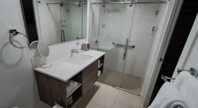 Четырёхместный номер Standard с видом на бассейн Aruba Boutique & Art Hotel