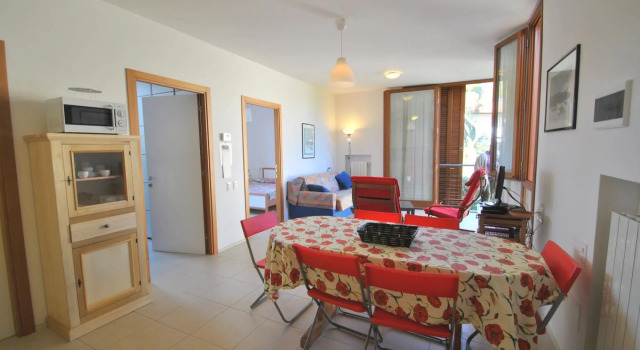 In villa on the sea, apartment on the 1st floorwith private garden. 6 beds. Reserved parking.-Villa L'Angolino - p. 1