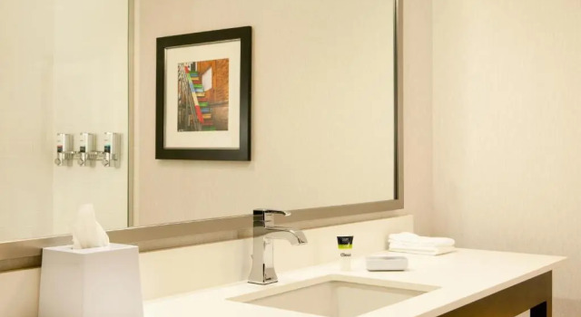 Полулюкс Four Points by Sheraton Newark Christiana Wilmington