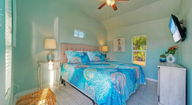 3 Cozy Cottages Fire Pit Walkable Location in Spanish Village, Book Feriehus Sommerhuse i Houston, Hytte