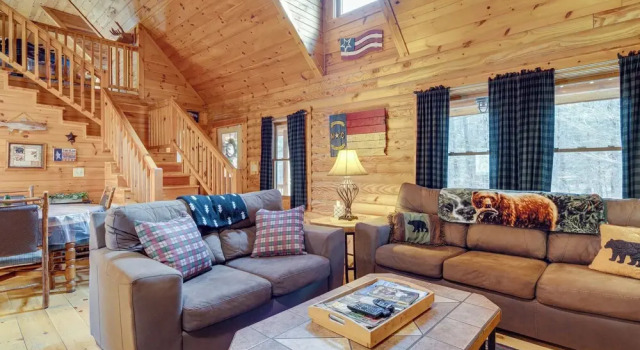 Pet-friendly Cabin w/ Loft: 5 Mi to Lake Lure!