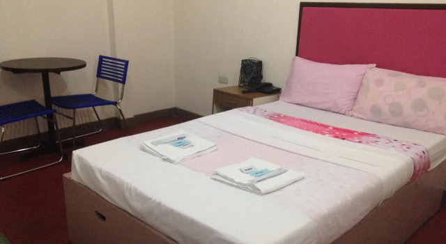 Hillary and Andrew Hostel, Забронировать Хостел Нага 