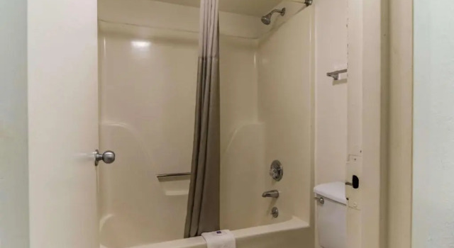 Четырёхместный номер Standard Motel 6-Raleigh, NC - Cary