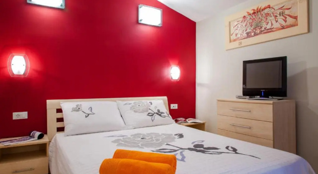 Апартаменты с 3 комнатами с балконом и с видом на море Apartments Toni