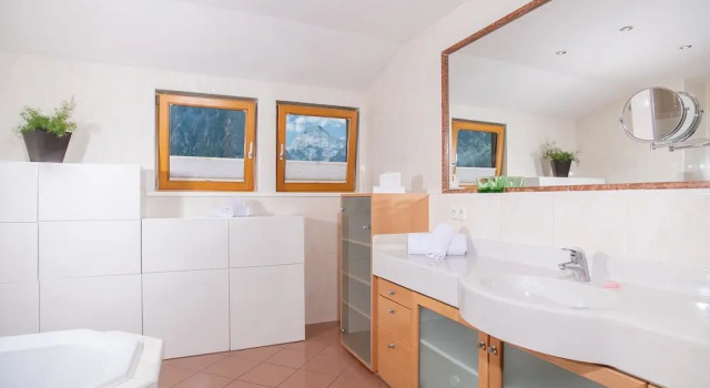 Апартаменты Hotel Christina - Ihr kleinstes Hotel am Achensee