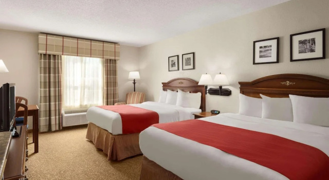 Четырёхместный номер Standard Country Inn & Suites by Radisson, Louisville South, KY