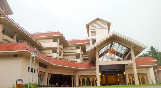 Coconut Grove Herton Sea View Hotel, Book Hotel Wenchang Hainan