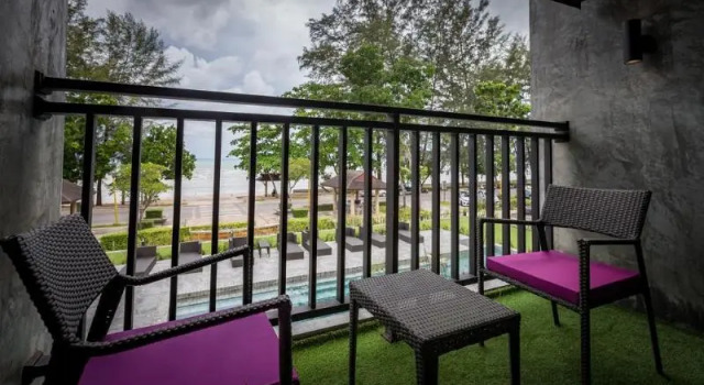 Двухместный номер Deluxe с балконом и с видом на море Maneetel Krabi Beachfront-SHA Plus