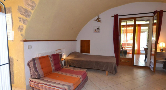 Amazing apartment in Lanas with large garden