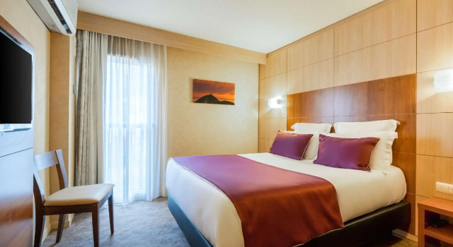 Двухместный номер Standard Hôtel Le Kennedy, Clermont-Ferrand, The Originals Relais