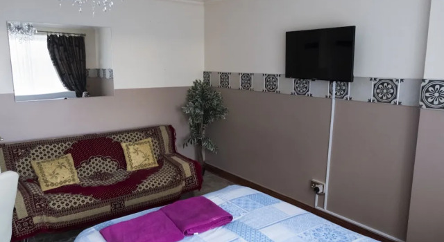 Lakasbah Rooms, Забронировать Отель Отели Глазго с парковкой, рядом с Подвесной мост Портленд-Стрит, Парковка