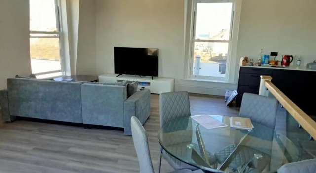 Апартаменты Glorious Duplex Holiday Apartment By The Sea