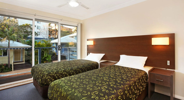Flynns on Surf Beach Villas, Забронировать Отель Порт-Маккуори Northern Rivers, рядом с Обсерватория астрономической ассоциации Порт-Маккуори