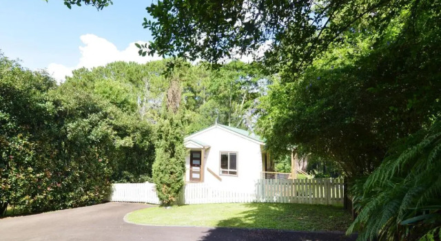 Студия Apple Tree Cottage Montville