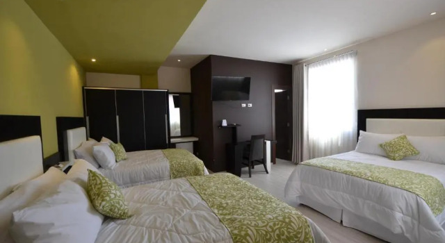 Трёхместный номер Standard Camino Plaza