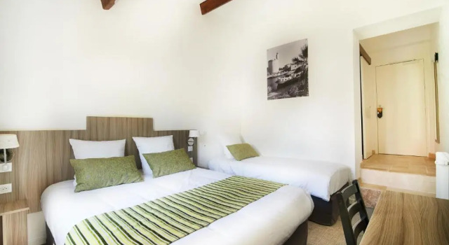 Трёхместный номер Standard с видом на канал Hôtel La Maison des Croisades - Au pied des Remparts