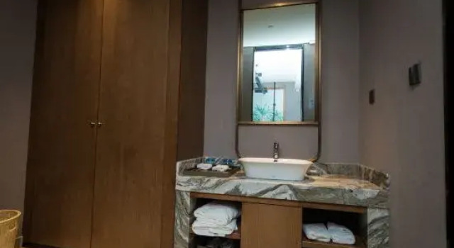 Taizhou Taixing No. 9 Hot Spring Hotel, Varaa Hotelli Liikematkailuhotellit kohteessa Taixing, 4* 5*
