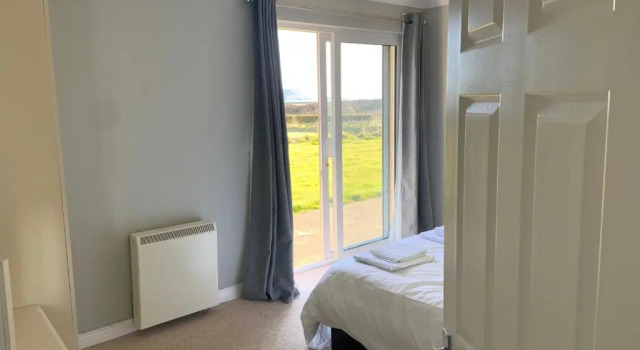 Carsphairn Lodge - Lovely 2-bedroom rental unit by the sea, Book Hotel Hotels in Kerry with Parking, Parking