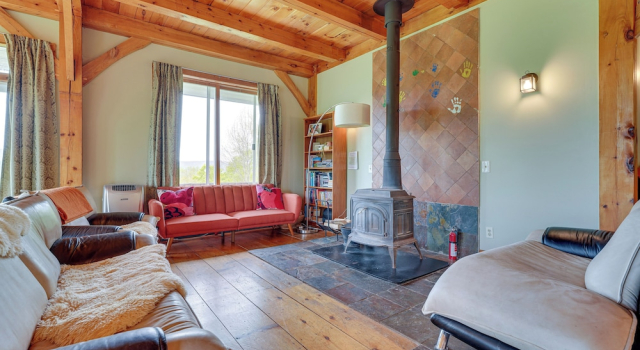 Enchanting Dorset Mountain Home w/ Stunning Views!, Đặt Khách sạn East Dorset Bromley Mountain