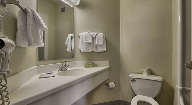 Четырёхместный номер Standard Motel 6-London, ON - Ontario