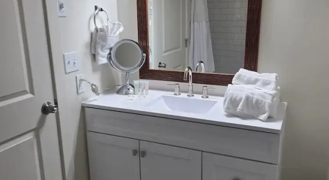 Номер Comfort New Western Inn & Suites