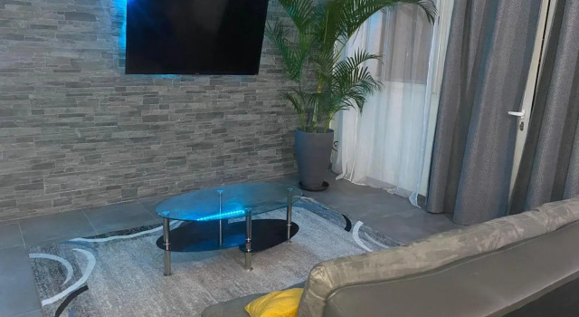 Magnifique Villa tout confort avec jardin, Rezervasyon Villa Le Lamentin otoparklı oteller, Otopark