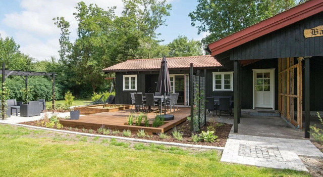 Secluded Holiday Home in Oksbøl with Terrace, Rezerwuj Hotel Oksbol Syddanmark