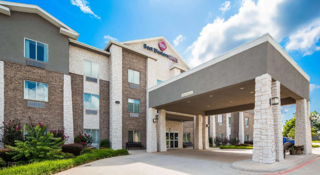 Кровать в общем номере Best Western Plus Sand Bass Inn and Suites
